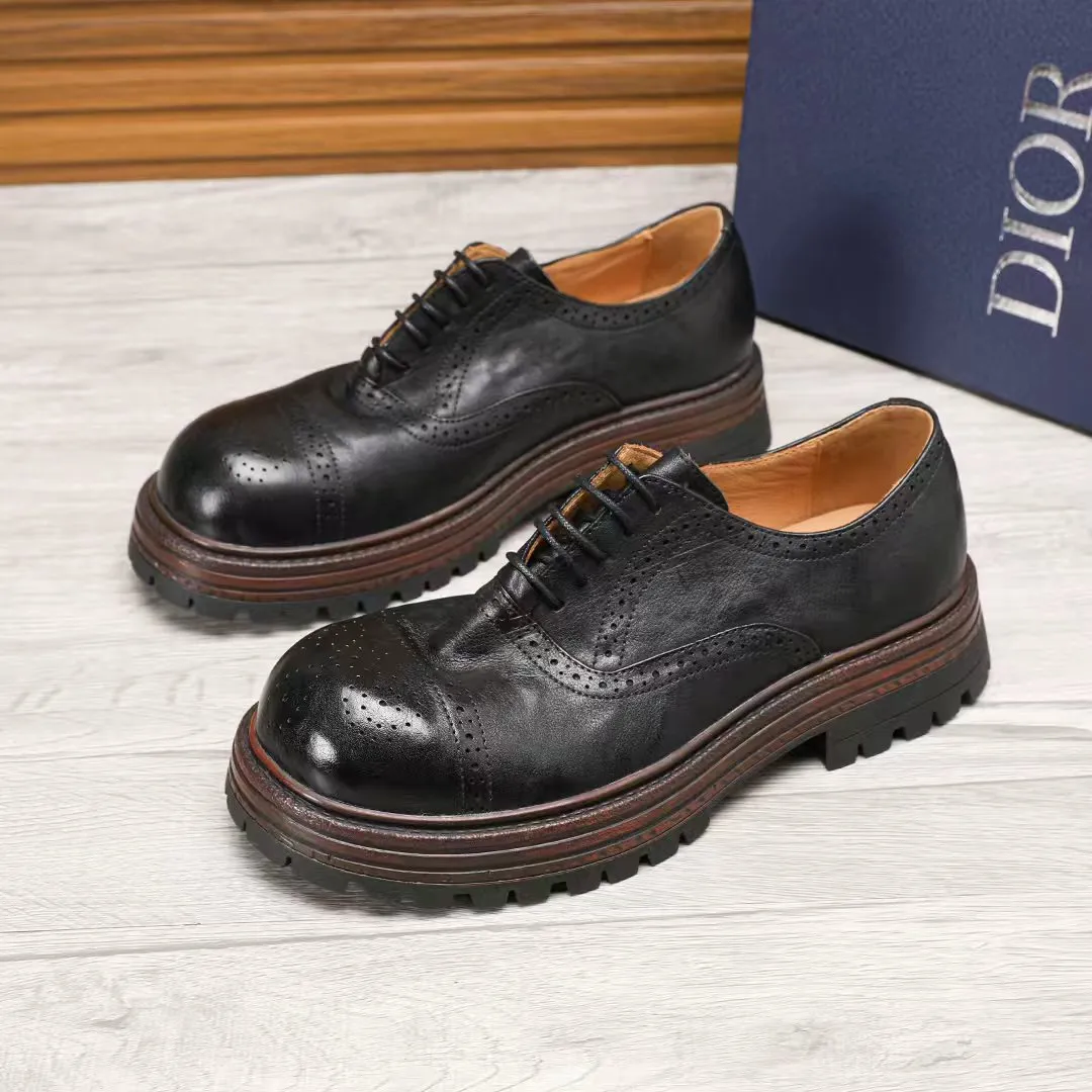 Factory price 540 🕷️🕷️[Dior] Dior's new men's shoes are launched in Hong Kong counters. Official website 1:1 production. Original Italian patented cowhide + water-dyed 🐂 leather lining. Designed by European and American masters. Goodyear craftsmanship, washed cowhide, perfect shape to create counter quality, solid color rubber wear-resistant outsole and classic dazzling toe! Super versatile and very comfortable. High-end without losing taste, fashionable and novel! ! Absolute focus! Colors optional, code number 38-44 (45 customized)